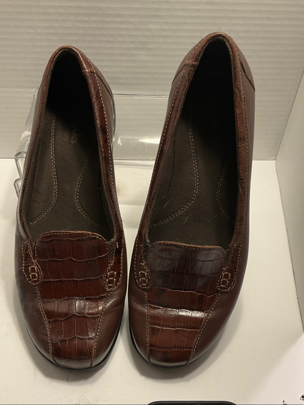 Clarks Women's Brown Croc-Embossed Slip-On Loafers
